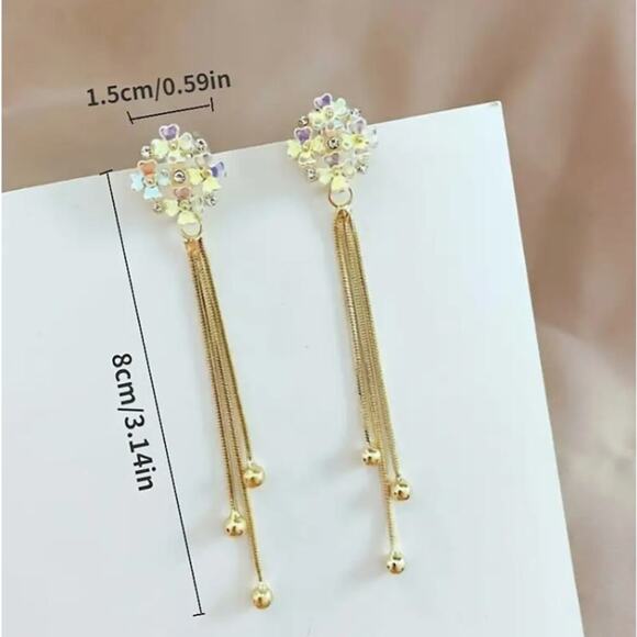 NEW Pair of long dangle floral tassel drop earrings, dangle earring, gold tassel - Picture 3 of 4